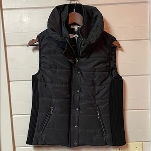 Tyler Boe Black Puffer Vest Size S.